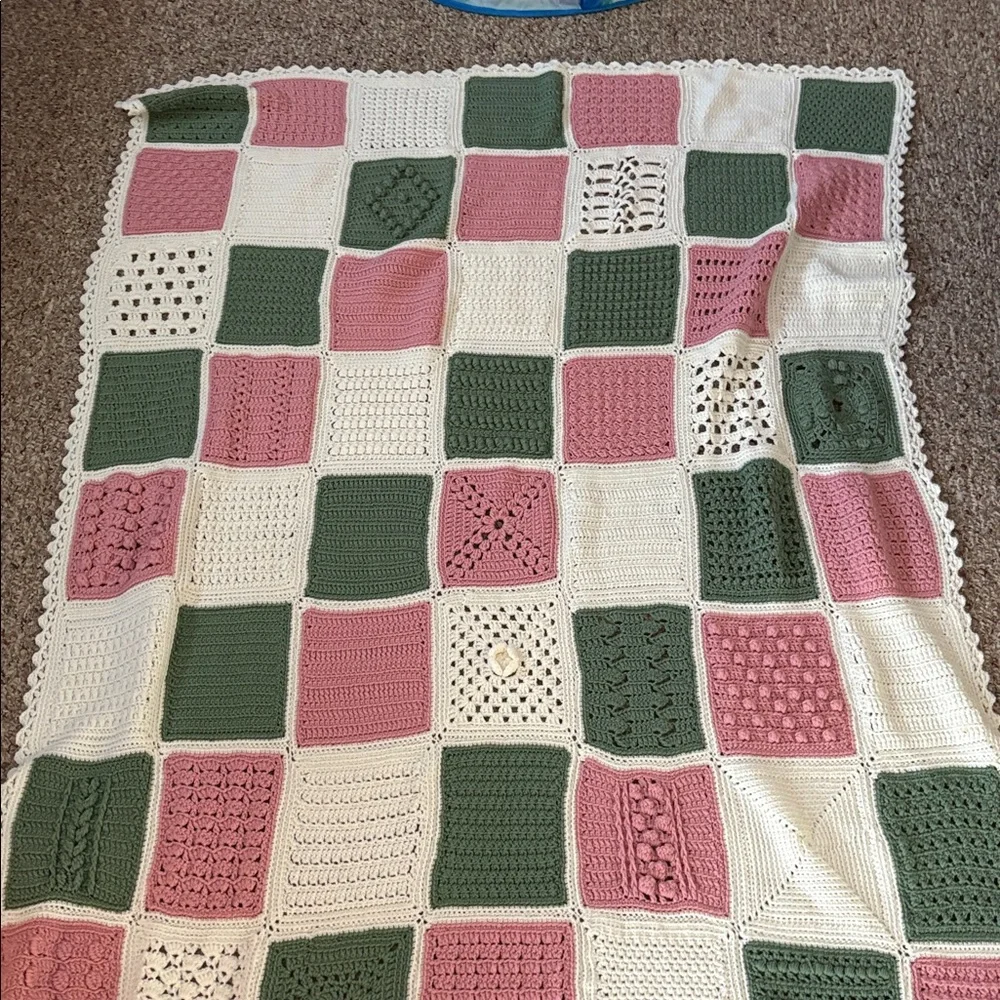Beautiful Twin Handmade Crochet Patchwork Blanket coverlet rosette center 56x84